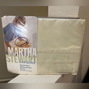 Martha Stewart. Vintage Yellow Flat Bed Sheet. Twin. Non -Iron. NWT.